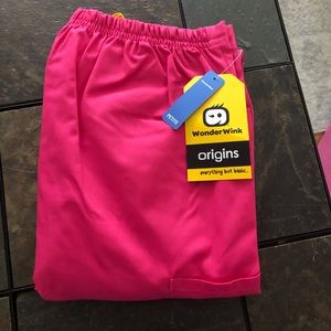 Brand New! Wonderwink pink scrubs- medium petite NWT